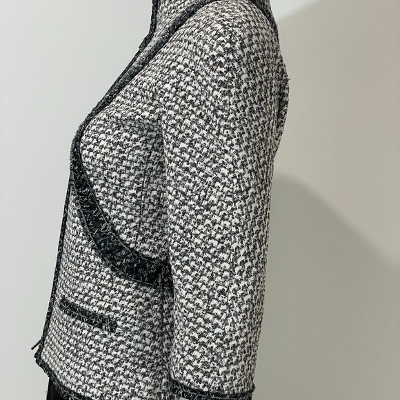 CHANEL NWT 13P $5500 WHITE/BLACK/GRAY BLAZER  40 - Picture 3 of 13